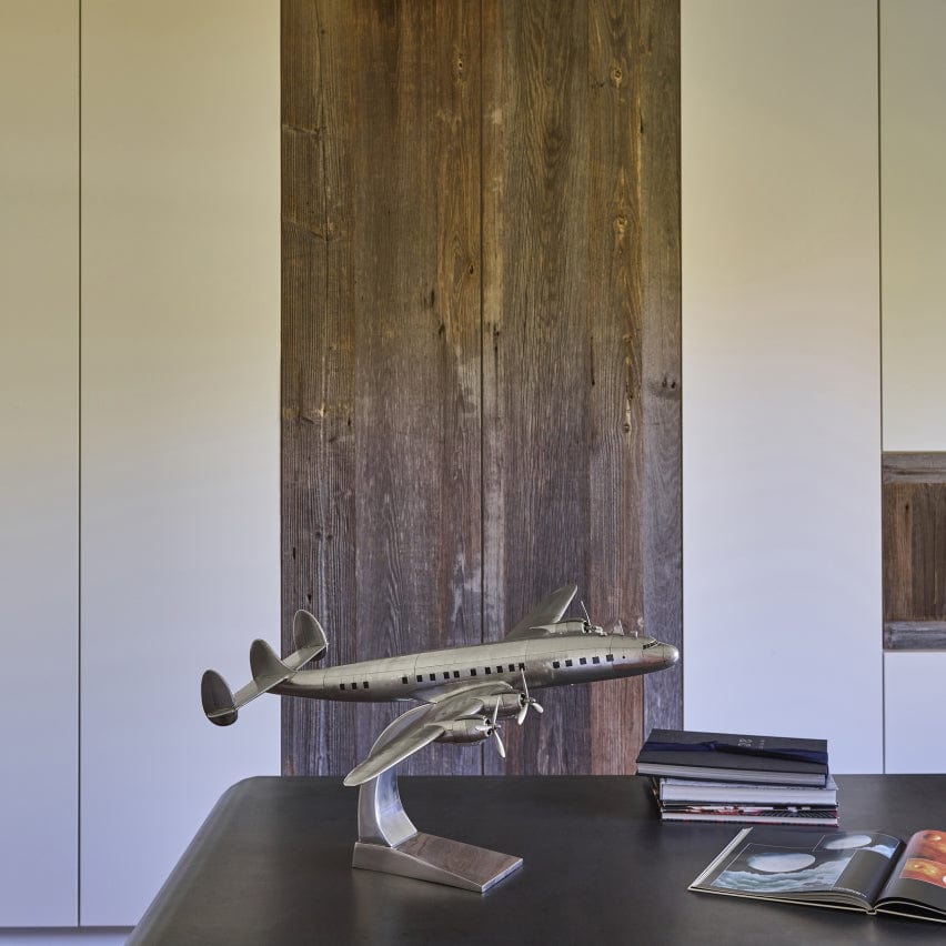 Authentic Models Aircraft Models Authentic Models Constellation AP458: Embrace the Luxury and Speed of Howard Hughes' Iconic Aircraft