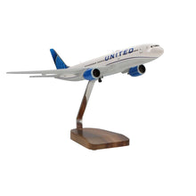 High Flying Models Aircraft Models Boeing 777-200 United Airlines (2019 New Livery) Large Mahogany Model