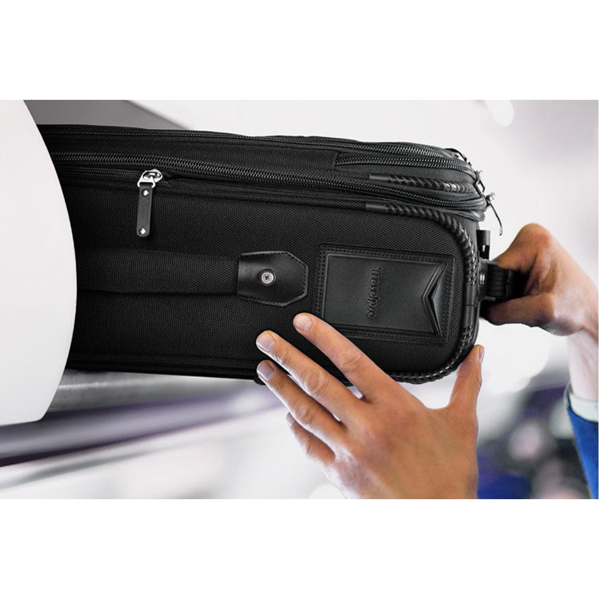 Travelpro FlightCrew5 Slim Expandable Pilot Carry-On Luggage Travelpro FlightCrew5 Slim Expandable Pilot Carry-On Luggage