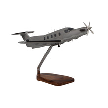 Pilatus PC-12 U-28A Modelo militar grande de caoba