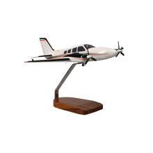 Beechcraft Baron G58 (rojo/negro) Modelo grande de caoba
