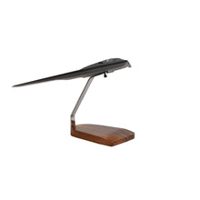 Northrop Grumman B-2 Spirit, modelo grande de caoba
