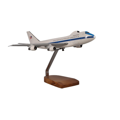 Modelo grande de caoba del puesto de mando aerotransportado avanzado Boeing E-4