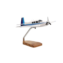 Mooney M20F Modelo grande de caoba
