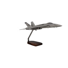 Boeing F/A-18E Super Hornet, modelo grande de caoba