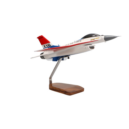 Modelo grande de caoba del equipo de demostración del F-16 Viper