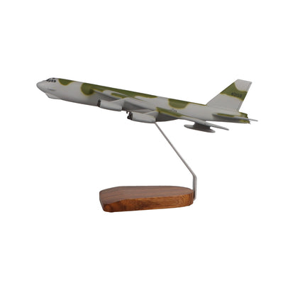 Boeing B-52 Stratofortress (Camuflaje) Modelo grande de caoba