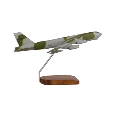 Boeing B-52 Stratofortress (Camuflaje) Modelo grande de caoba