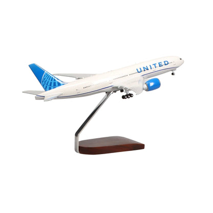 High Flying Models Aircraft Models Boeing 777-200 United Airlines (2019 New Livery) Large Mahogany Model