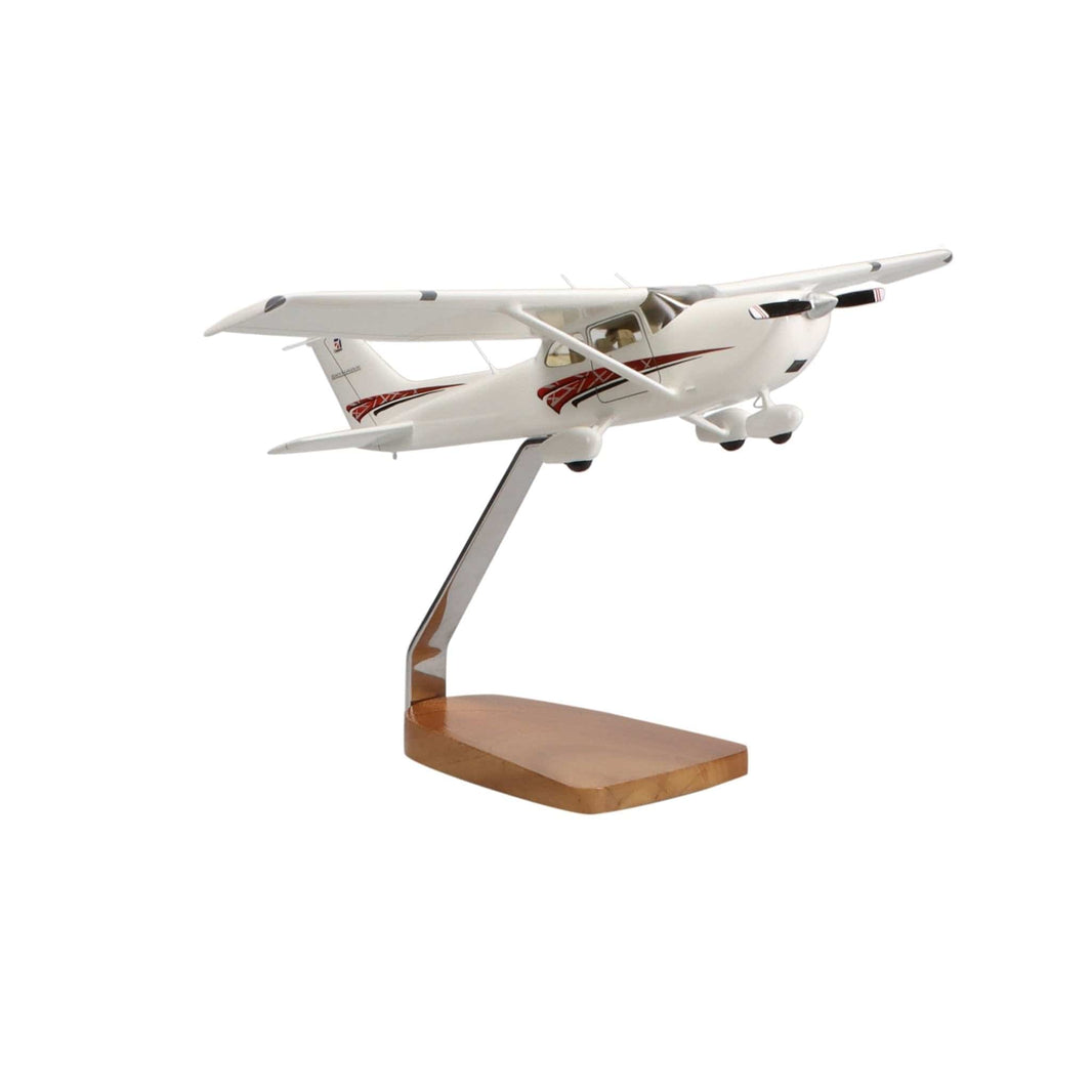 Cessna 172 vs 182: Key Differences in Performance and Cost