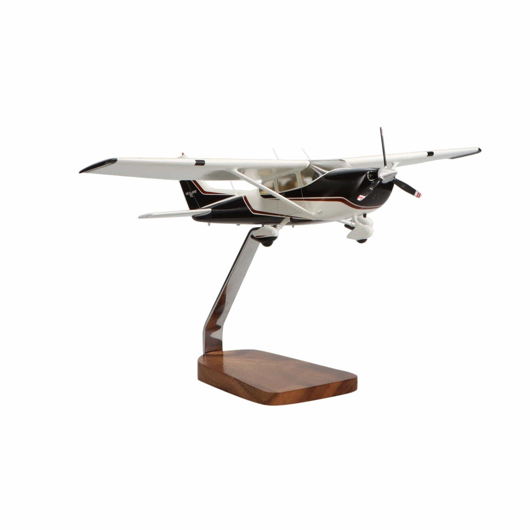 Cessna 172 vs 182: Key Differences in Performance and Cost