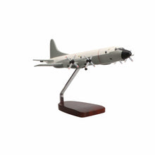 High Flying Models Aircraft Models Lockheed Martin P-3C Orion® (Hi-Vis White/Grey) Large Mahogany Model