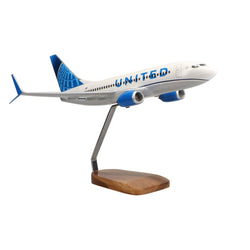 Boeing 737-700 United Airlines (2019 Livery) Large Mahogany Model - PilotMall.com