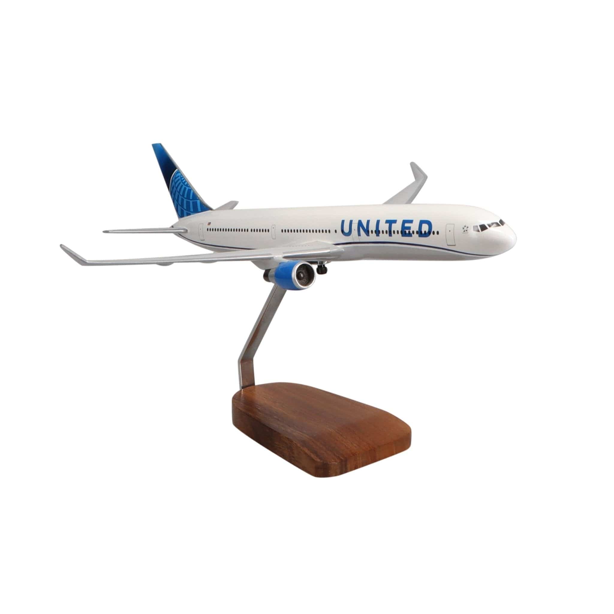 Boeing™ 767-400 United Airlines (2019 Livery) Large Mahogany Model - PilotMall.com